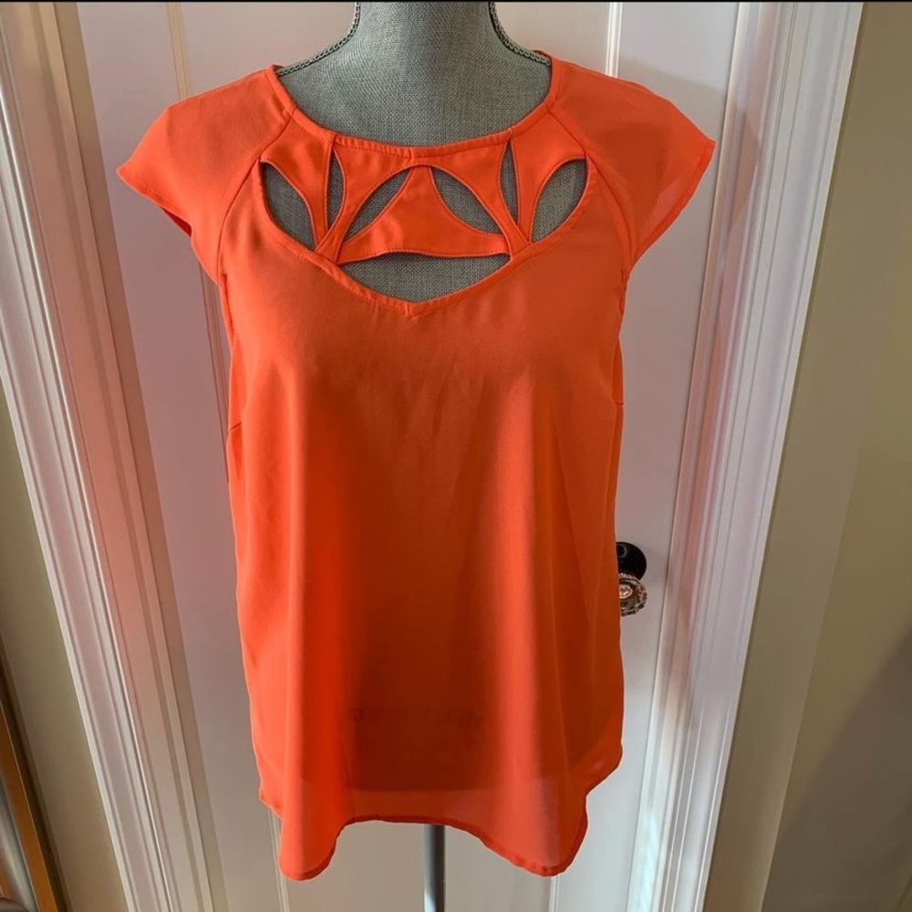 Skies are Blue coral blouse with cut out design, size Large